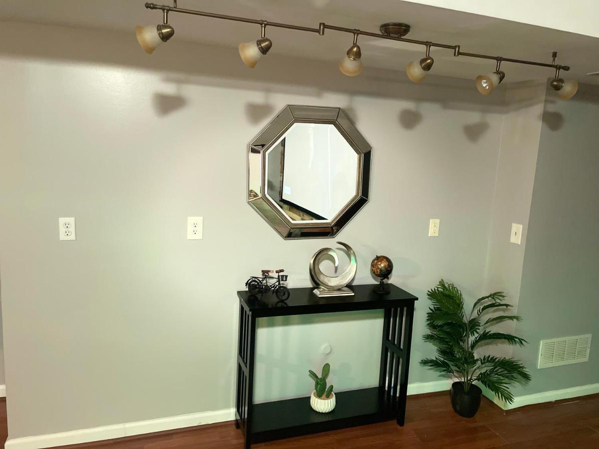 Cute 2-Brm Walkout Apt With Pool Table And Theater Apartment Лексингтън Екстериор снимка