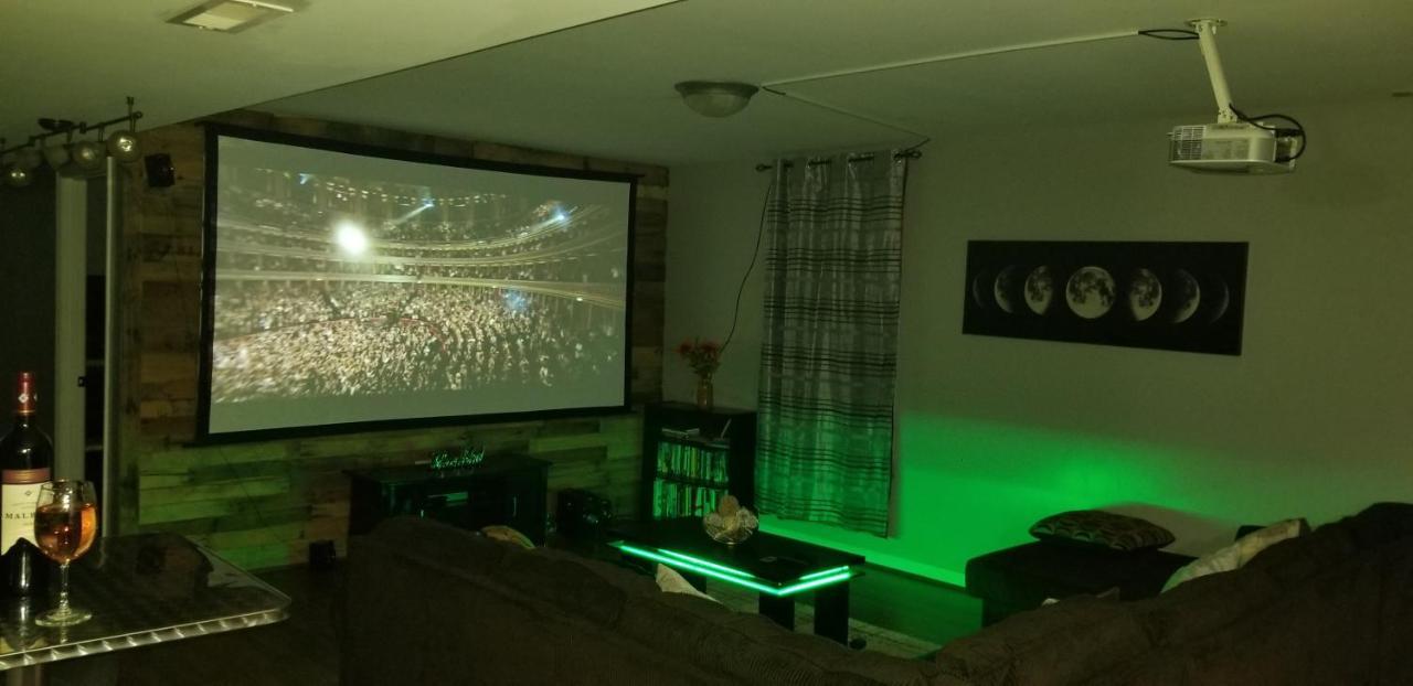 Cute 2-Brm Walkout Apt With Pool Table And Theater Apartment Лексингтън Екстериор снимка