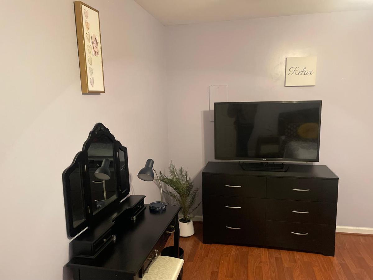 Cute 2-Brm Walkout Apt With Pool Table And Theater Apartment Лексингтън Екстериор снимка