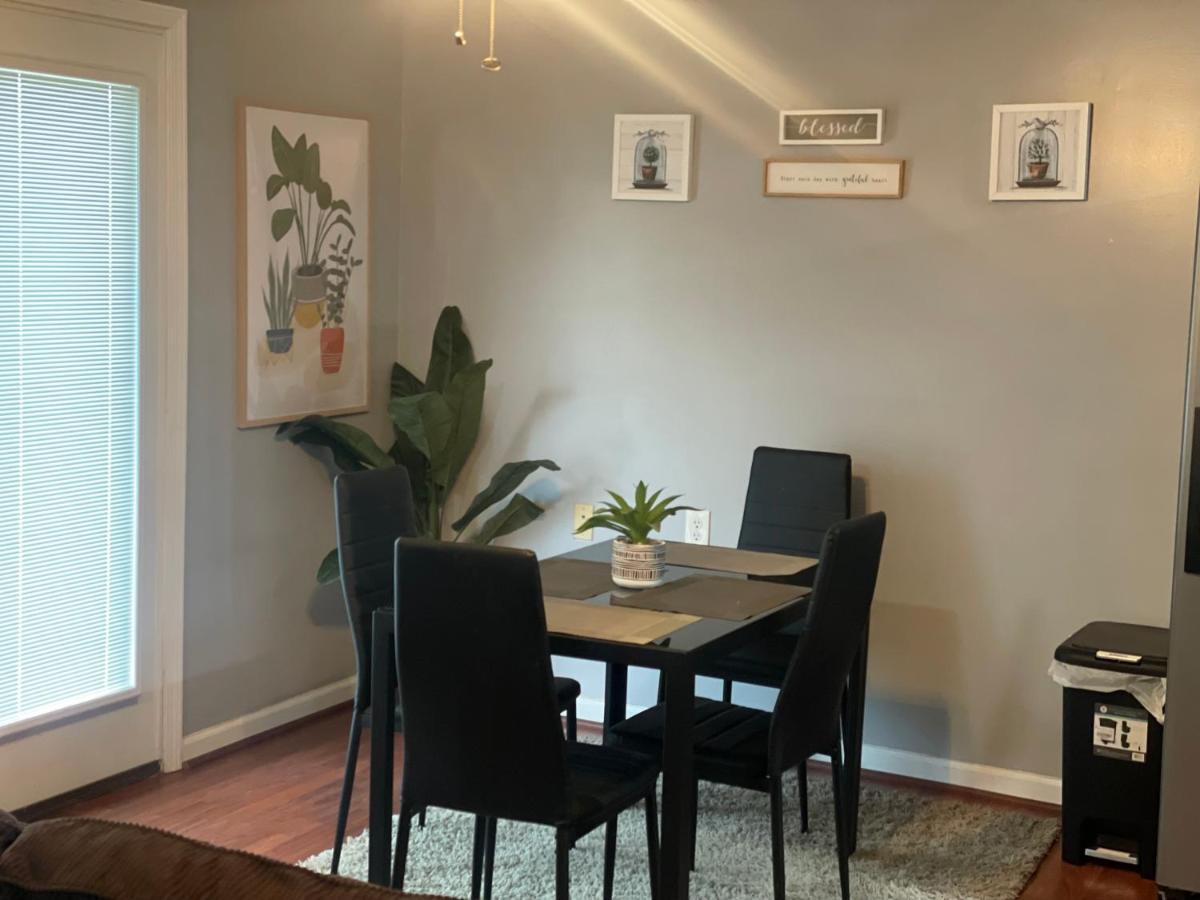 Cute 2-Brm Walkout Apt With Pool Table And Theater Apartment Лексингтън Екстериор снимка
