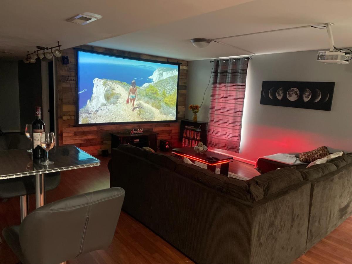 Cute 2-Brm Walkout Apt With Pool Table And Theater Apartment Лексингтън Екстериор снимка