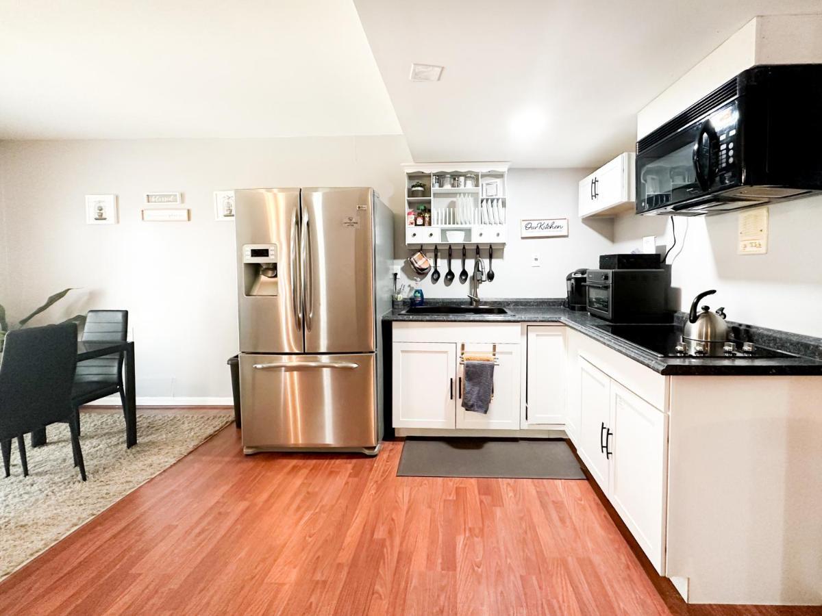 Cute 2-Brm Walkout Apt With Pool Table And Theater Apartment Лексингтън Екстериор снимка